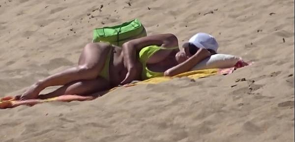  Lady with yellow bikini at the beach sideways
